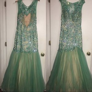 Prom dress For Sale (unknown designer) worn once